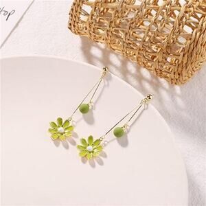 Daisy Flower Stud Earrings Green Chrysanthemum Dangle Earring Little Sun Flower